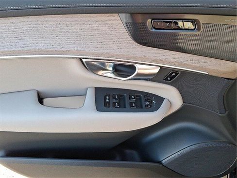 New 2026 Volvo XC90 B6 Plus w/ Protection Package Premier image 7