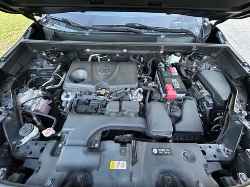 Used 2022 Toyota RAV4 XLE Premium image 11