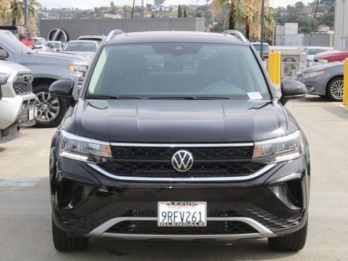 Used 2023 Volkswagen Taos SE w/ Panoramic Sunroof Package image 2