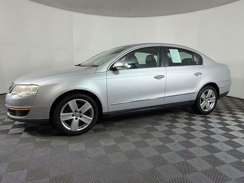 Used 2009 Volkswagen Passat Komfort FWD image 17