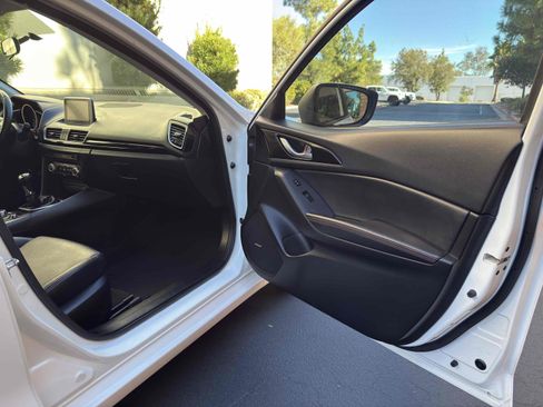 Used 2015 MAZDA MAZDA3 i Grand Touring image 44