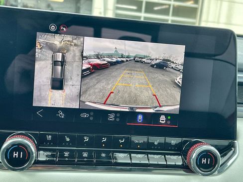 Used 2025 GMC Canyon AT4 w/ AT4X Package image 19