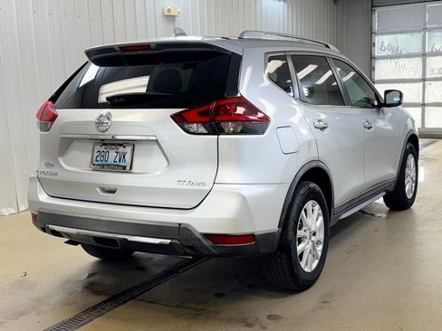 Used 2018 Nissan Rogue SV image 5