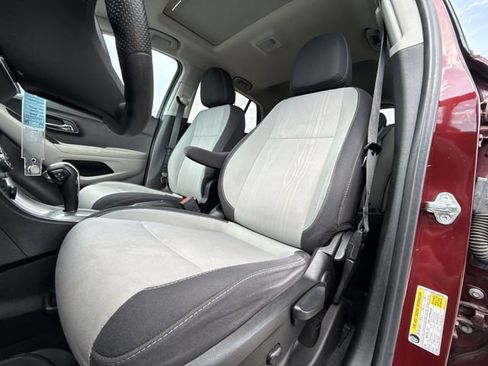 Used 2016 Chevrolet Trax LT w/ LT Sun and Sound Package FWD image 11