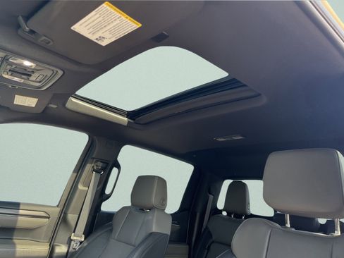 Used 2022 Chevrolet Silverado 1500 ZR2 w/ Technology Package image 17