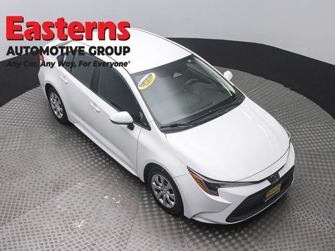 Used 2023 Toyota Corolla LE FWD image 3