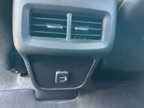 Used 2023 Chevrolet Equinox LT image 28