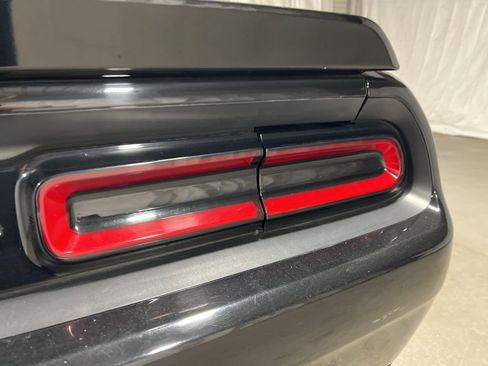 Used 2022 Dodge Challenger SXT image 31