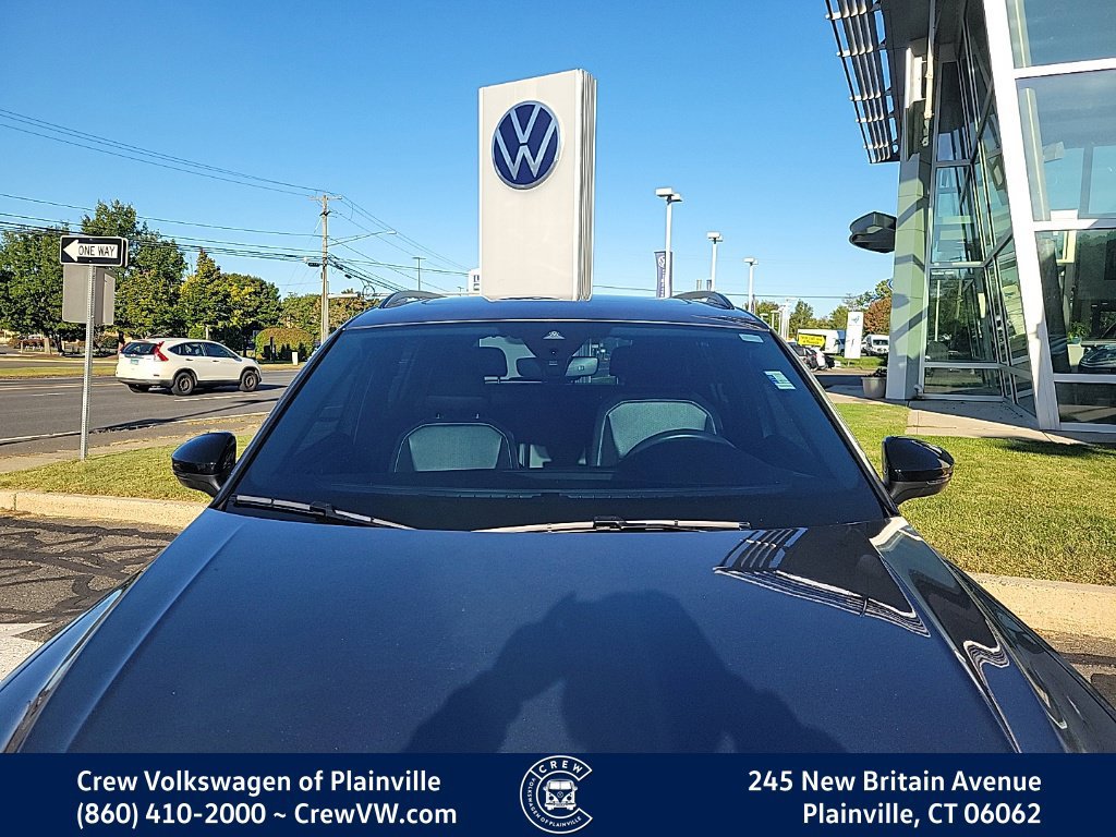 Certified 2024 Volkswagen Tiguan SE R-Line AWD/4WD image 23