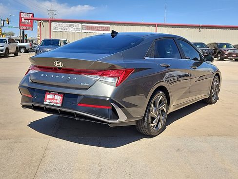Used 2024 Hyundai Elantra Limited image 3