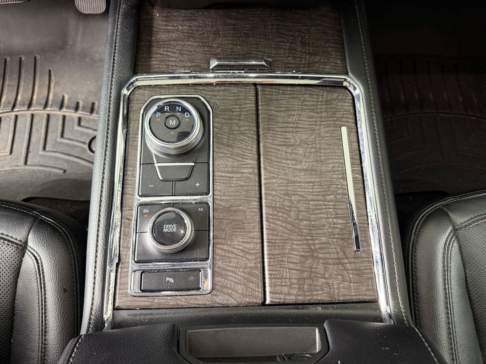 Used 2019 Ford Expedition Limited w/ Equipment Group 301A AWD/4WD image 23