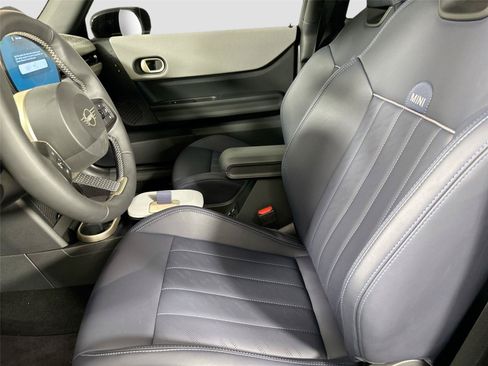 Certified 2025 MINI Cooper 2-Door Hardtop FWD image 19