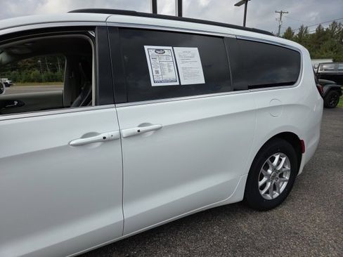 Used 2022 Chrysler Pacifica Touring-L image 30