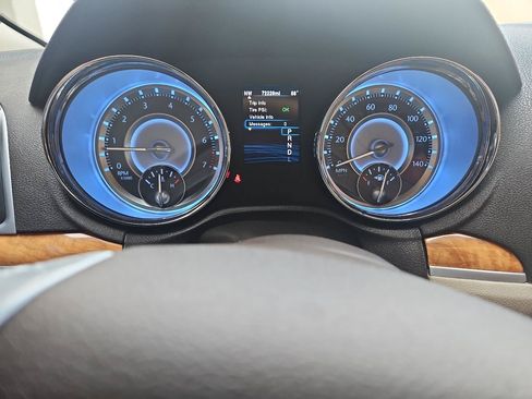Used 2014 Chrysler 300 C w/ Beats Audio Group AWD/4WD image 33