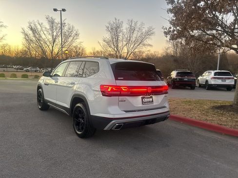 New 2026 Volkswagen Atlas Peak Edition image 5