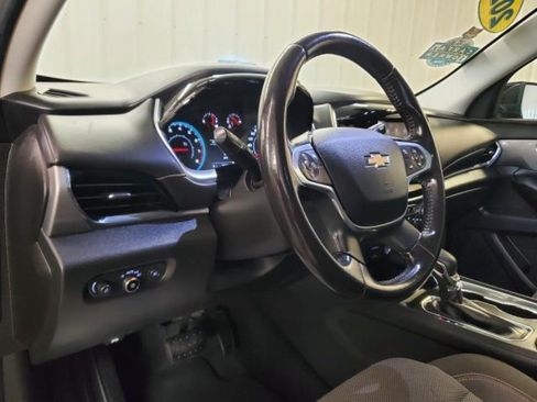 Used 2021 Chevrolet Traverse LT FWD image 16