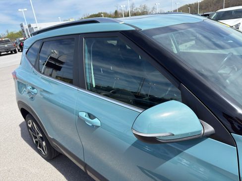 Used 2024 Kia Seltos SX w/ SX Sunroof Package image 13