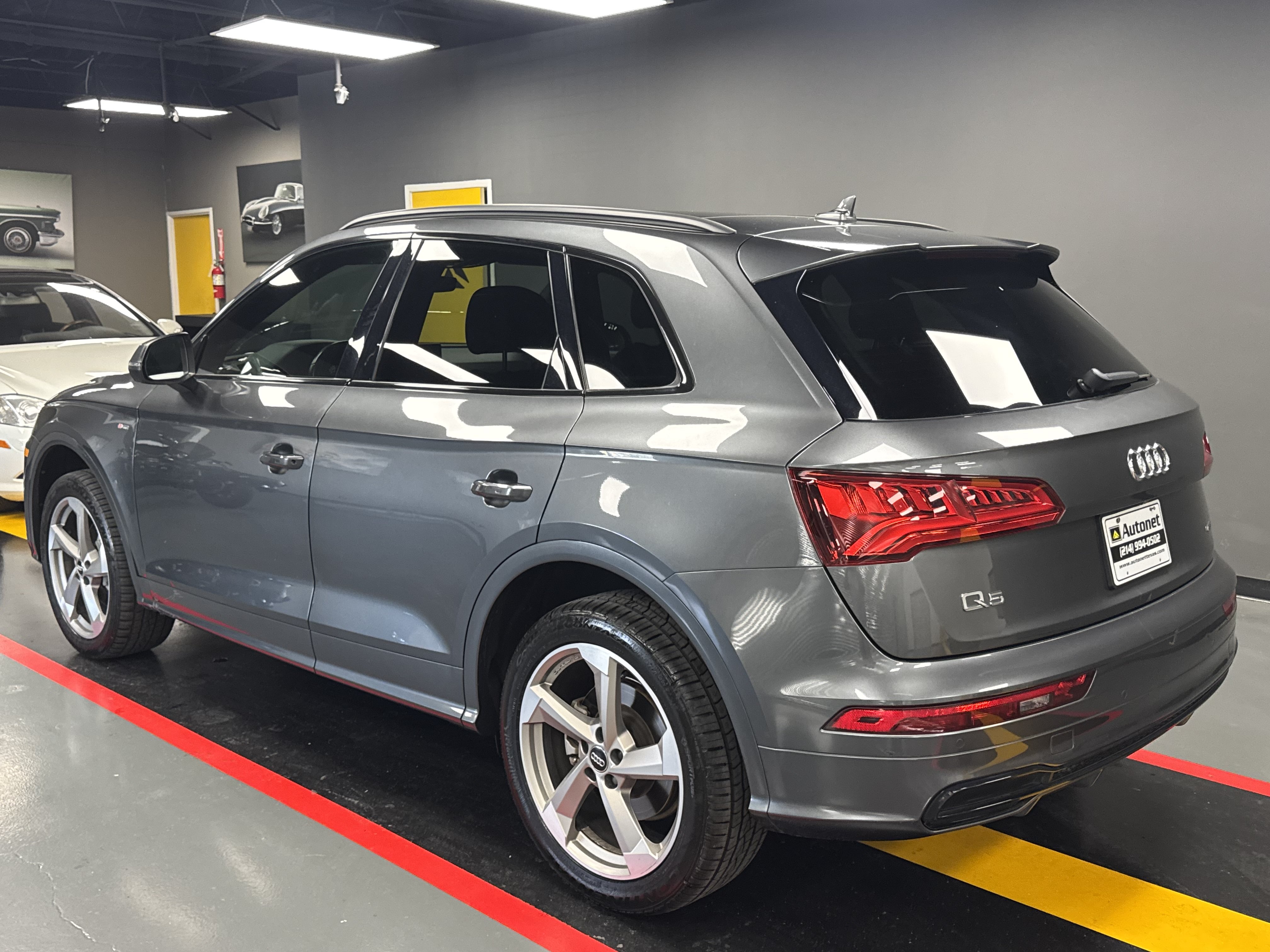 Used 2020 Audi Q5 2.0T Titanium Premium Plus AWD/4WD image 8