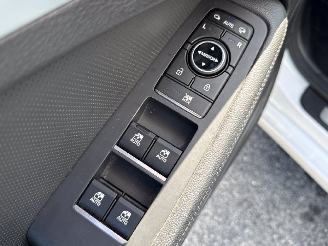Used 2017 Genesis G80 3.8 AWD/4WD image 25