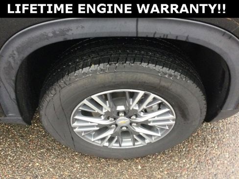 Used 2025 Chevrolet Traverse LT image 25