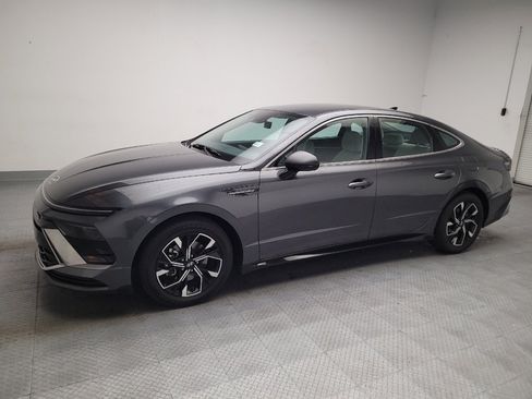 Used 2025 Hyundai Sonata SEL FWD image 2