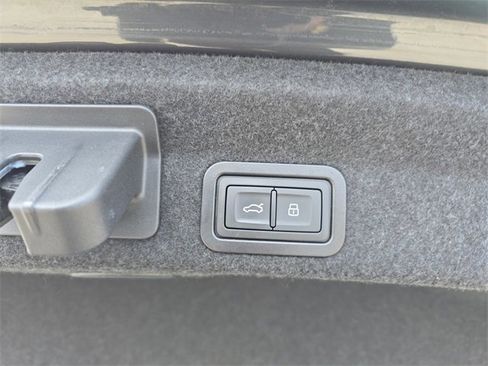 Used 2025 Audi A6 Premium Plus w/ Premium Plus Package image 16