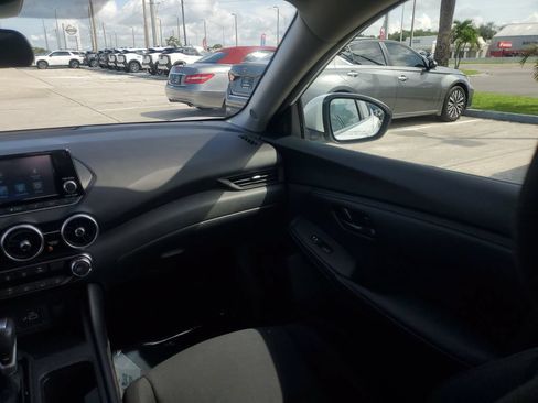 Used 2025 Nissan Sentra S FWD image 21