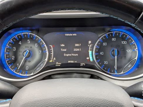 Used 2021 Chrysler Pacifica Touring-L image 33