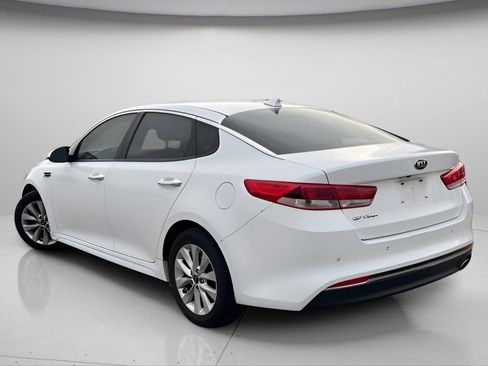 Used 2018 Kia Optima LX w/ 17" Alloy Wheels Package image 11
