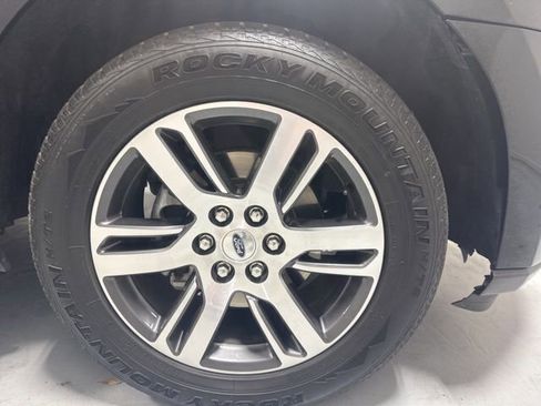 Used 2024 Ford Expedition Limited image 4