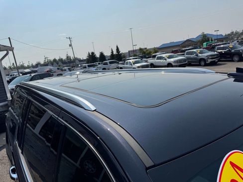 Used 2024 GMC Yukon XL SLT image 36