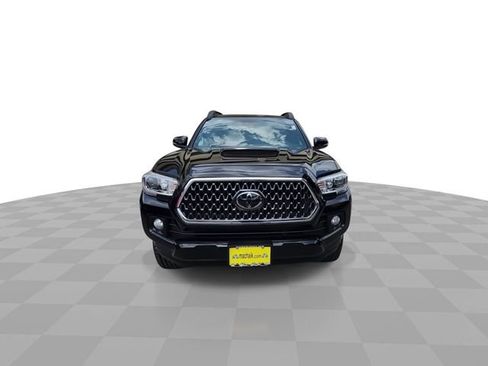 Used 2019 Toyota Tacoma TRD Sport w/ TRD Premium Sport Package AWD/4WD image 3