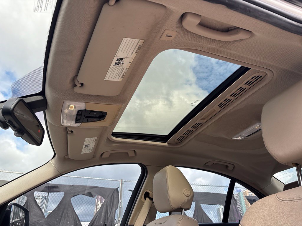 Used 2018 BMW 320i Sedan RWD image 13
