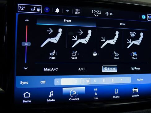 Used 2023 Chrysler Pacifica Limited image 25