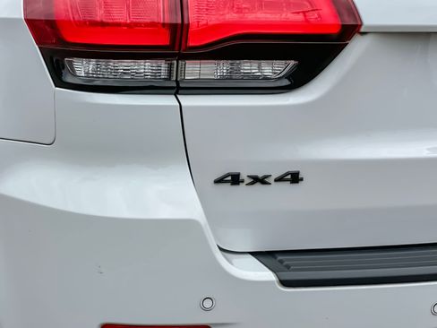 Used 2022 Jeep Grand Cherokee Laredo X AWD/4WD image 26
