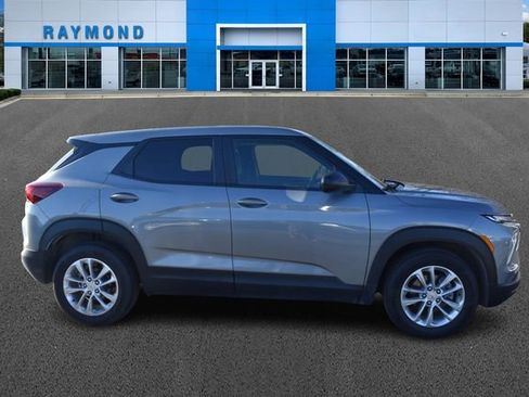 Used 2024 Chevrolet TrailBlazer LS w/ LS Convenience Package image 2