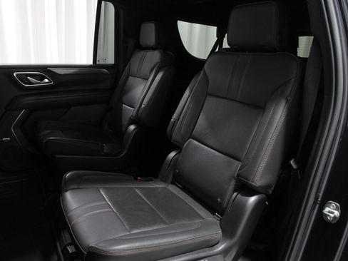 Used 2022 Chevrolet Suburban RST w/ Luxury Package image 21