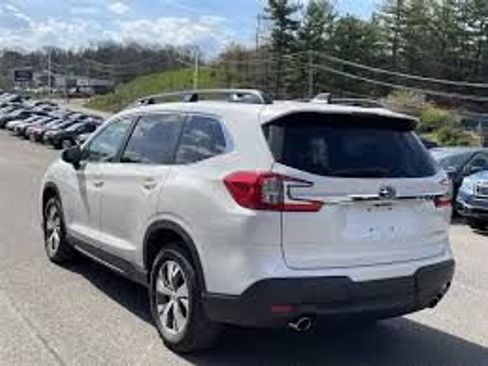 Certified 2025 Subaru Ascent Premium AWD/4WD image 9