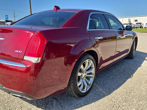 Used 2019 Chrysler 300 Limited image 4
