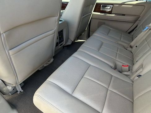 Used 2014 Lincoln Navigator 4WD image 24