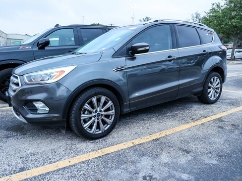 Used 2017 Ford Escape Titanium FWD image 9