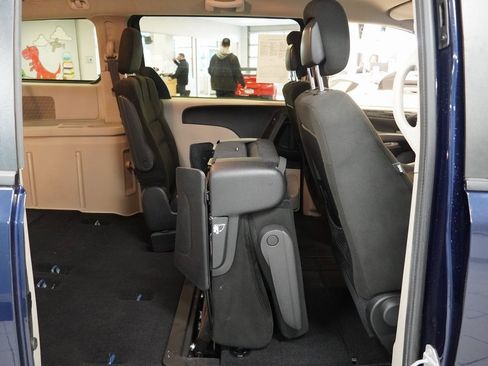 Used 2016 Dodge Grand Caravan SE w/ Quick Order Package 29E SE image 25