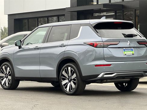 New 2026 Mitsubishi Outlander SE image 7
