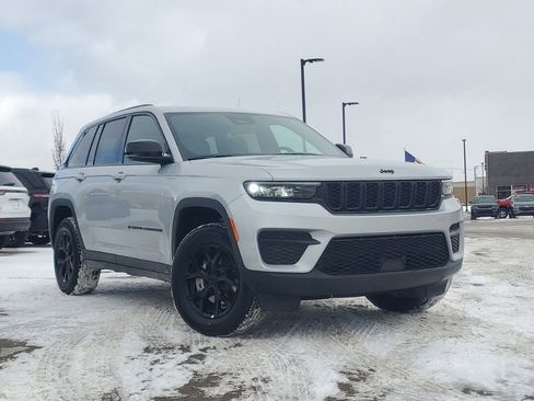 New 2025 Jeep Grand Cherokee Altitude AWD/4WD image 36