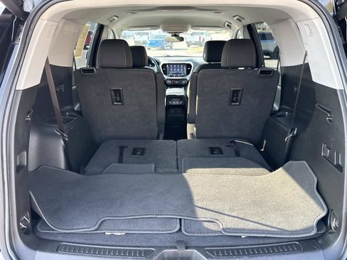 Used 2022 GMC Acadia SLE w/ Driver Convenience Package image 21