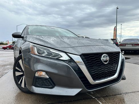 Used 2021 Nissan Altima 2.5 SV image 3