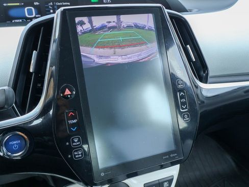 Used 2018 Toyota Prius Four image 4