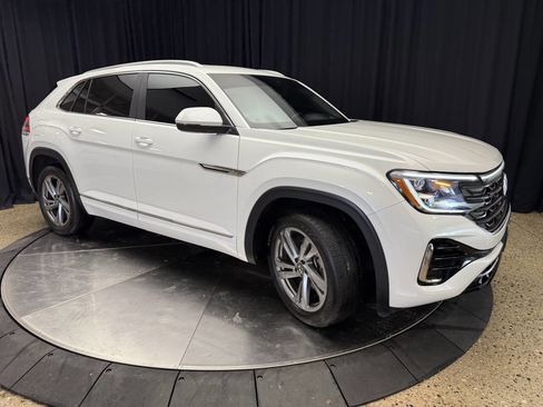 Used 2024 Volkswagen Atlas Cross Sport SEL R-Line image 10