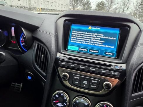 Used 2013 Hyundai Genesis 3.8 image 17