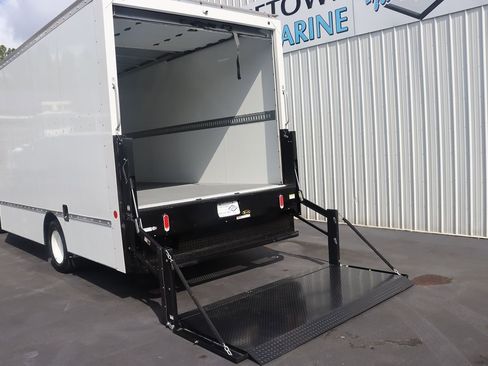 Used 2024 Ford E-350 and Econoline 350 Super Duty w/ Driver's Safety Package image 31